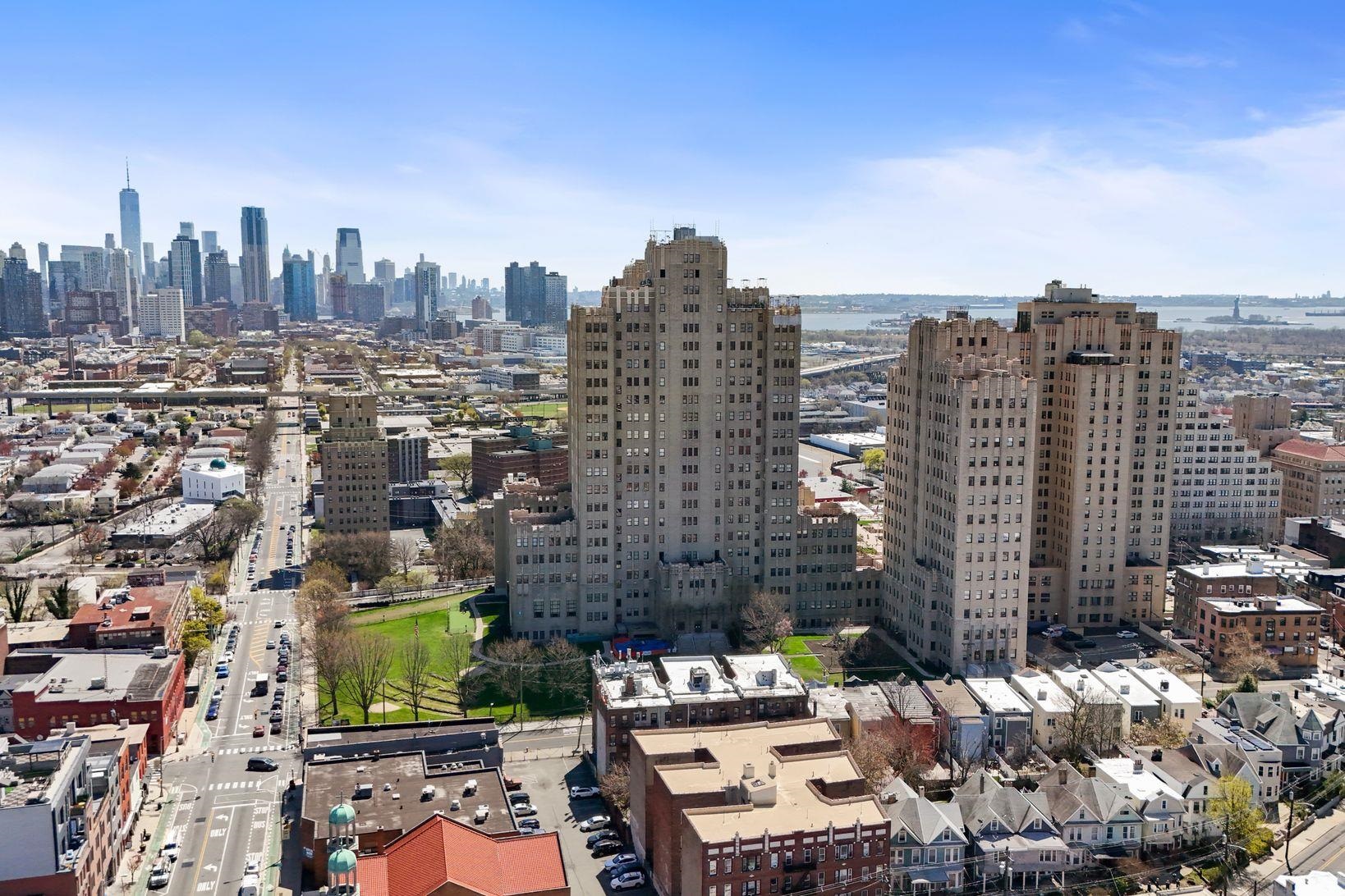 # 250012595 - For Rent in JERSEY CITY - Bergen-Lafayett NJ
