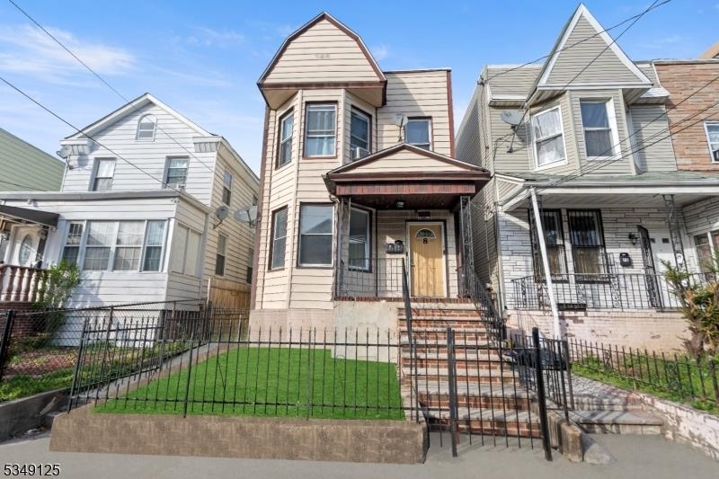 # 250012604 - For Rent in JERSEY CITY - West Bergen NJ