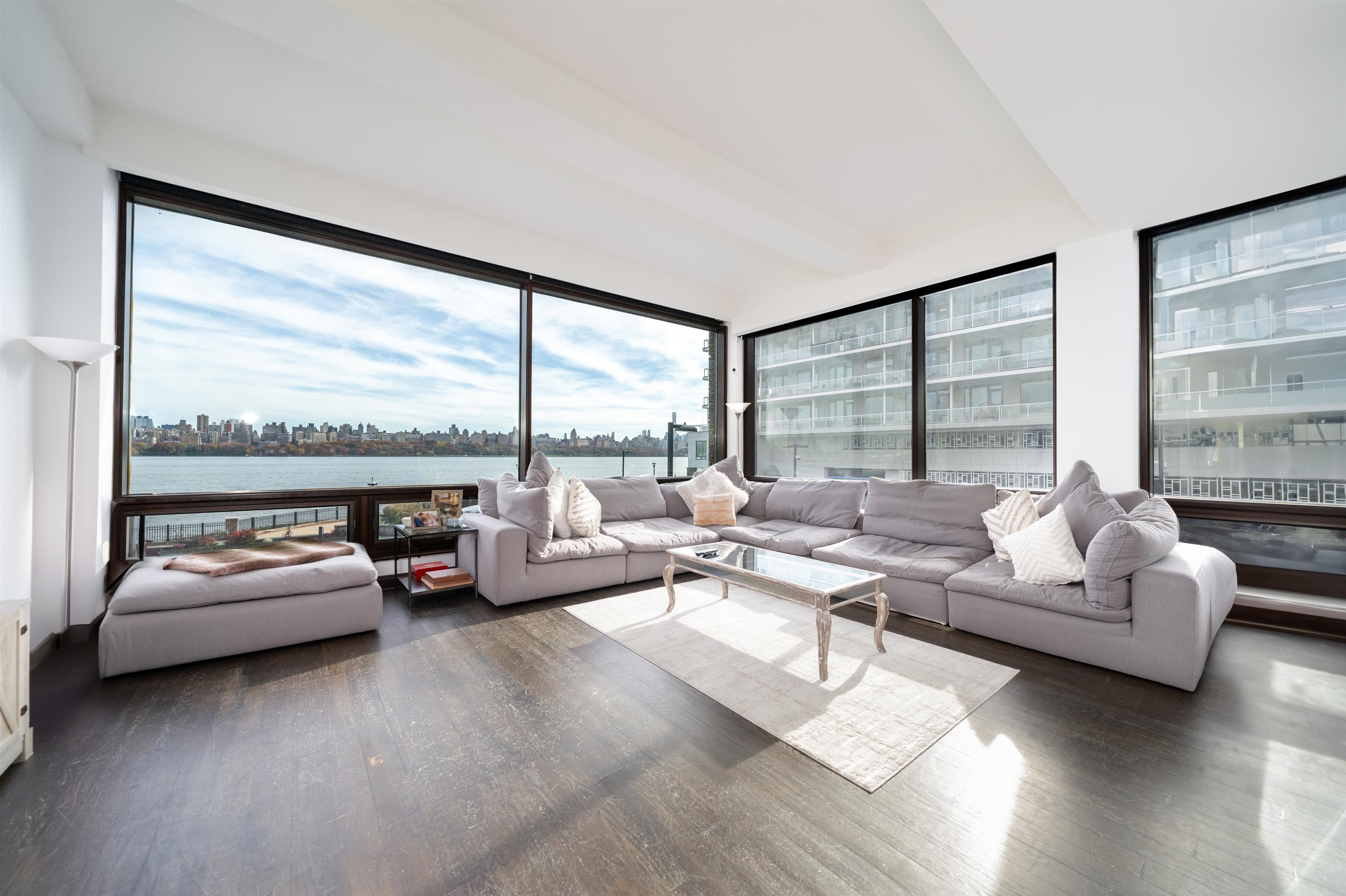 # 250012612 - For Rent in Edgewater NJ