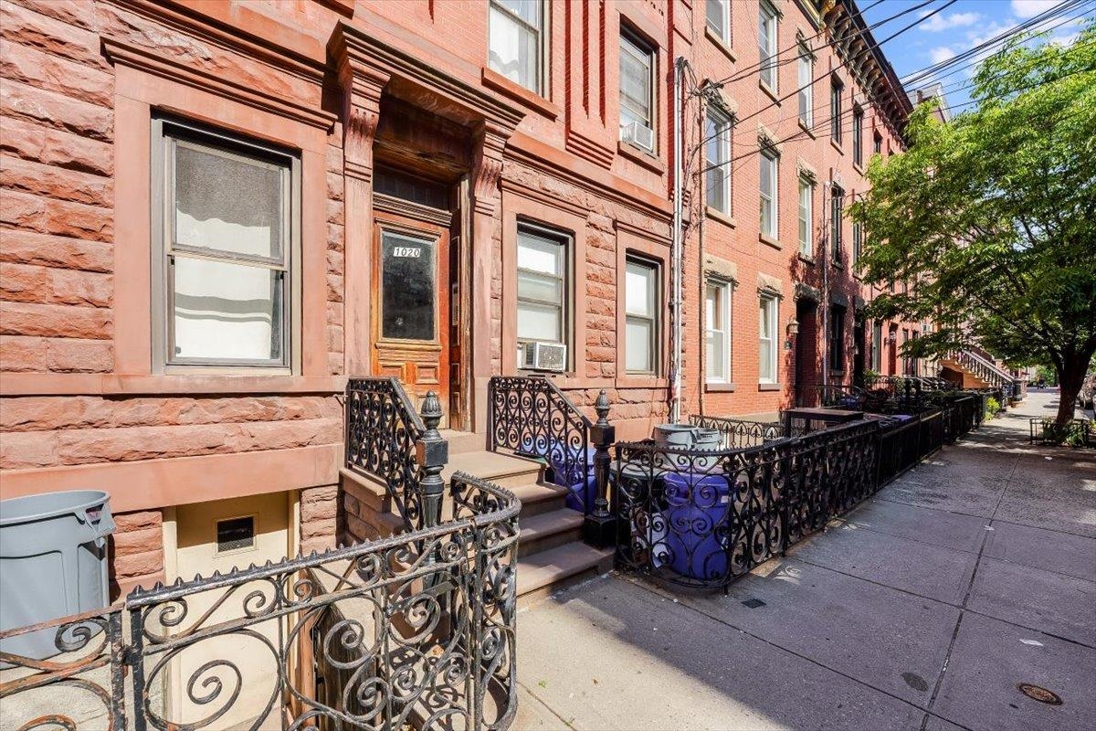 # 250012622 - For Rent in Hoboken NJ