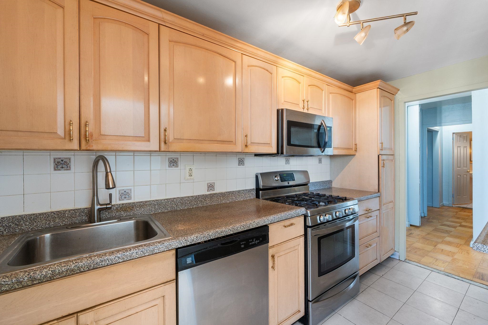 # 250012642 - For Rent in West New York NJ