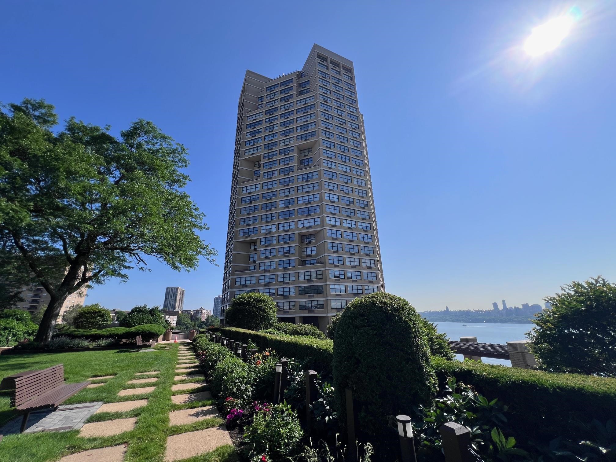 # 250012650 - For Rent in Guttenberg NJ