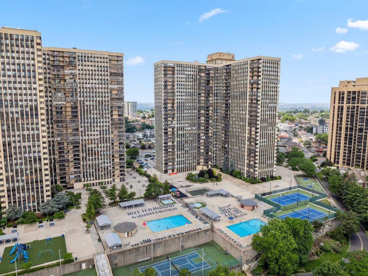 # 250012659 - For Rent in Cliffside Park NJ
