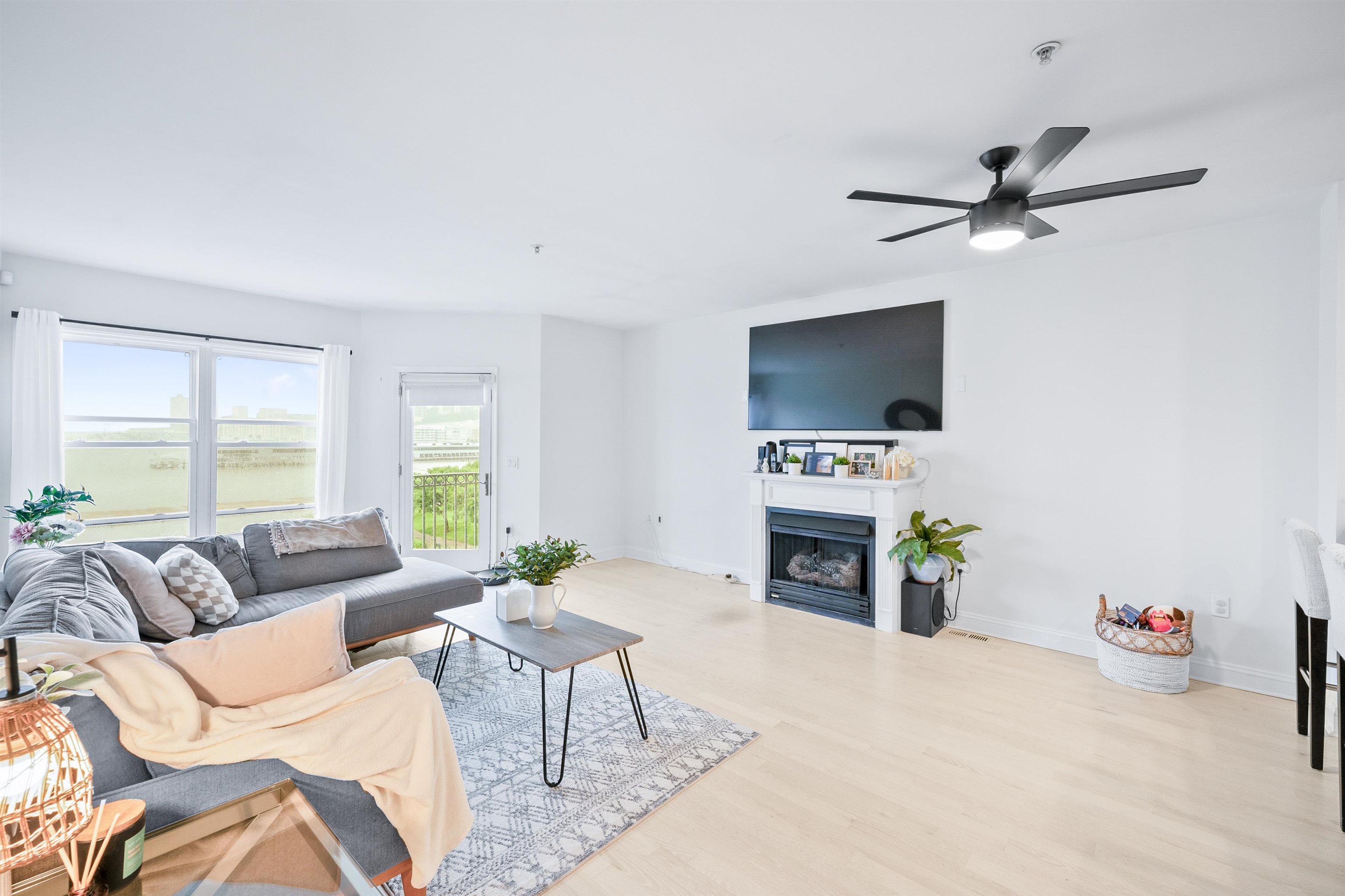 # 250012887 - For Rent in Edgewater NJ