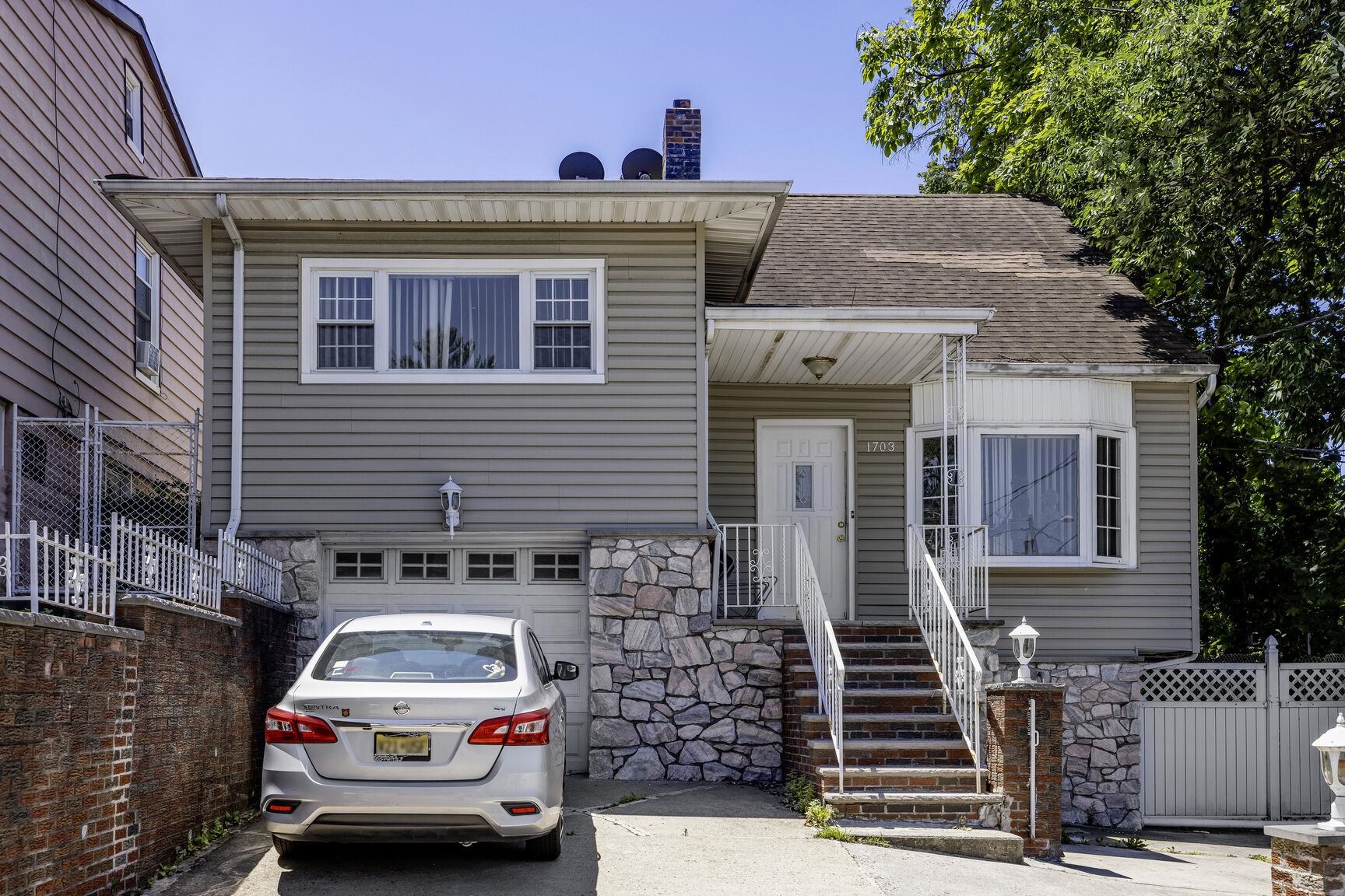 # 250012898 - For Rent in North Bergen NJ