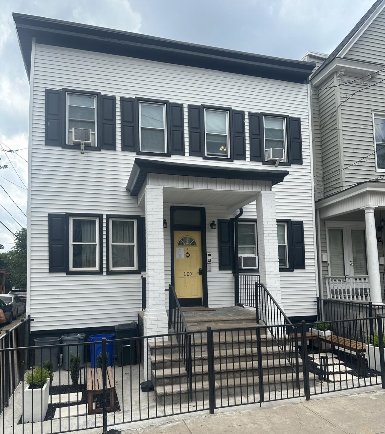 # 250012899 - For Rent in JERSEY CITY - Journal Square NJ
