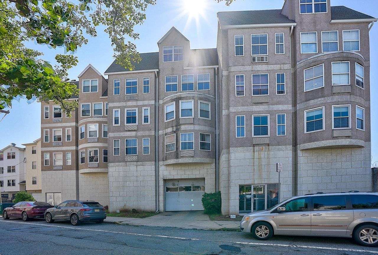 # 250012927 - For Rent in Newark NJ