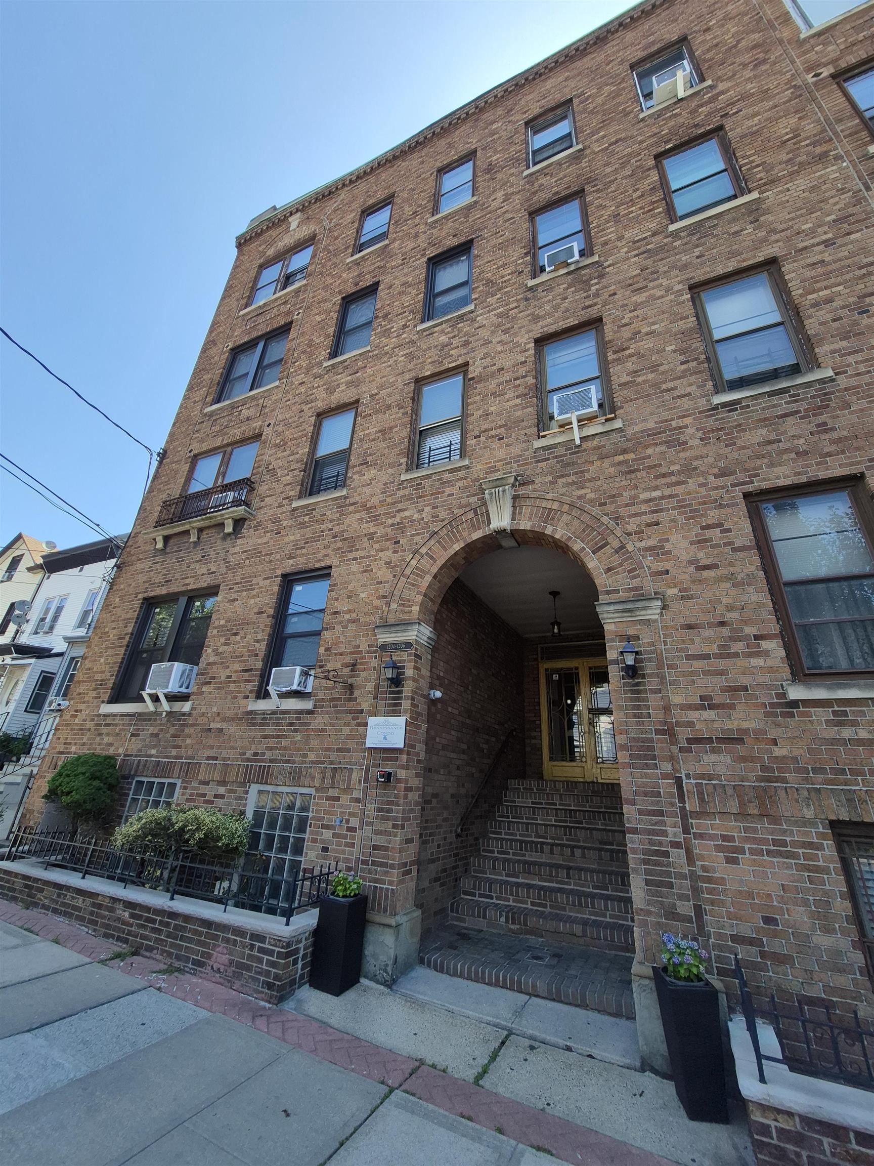 # 250012952 - For Rent in Union City NJ