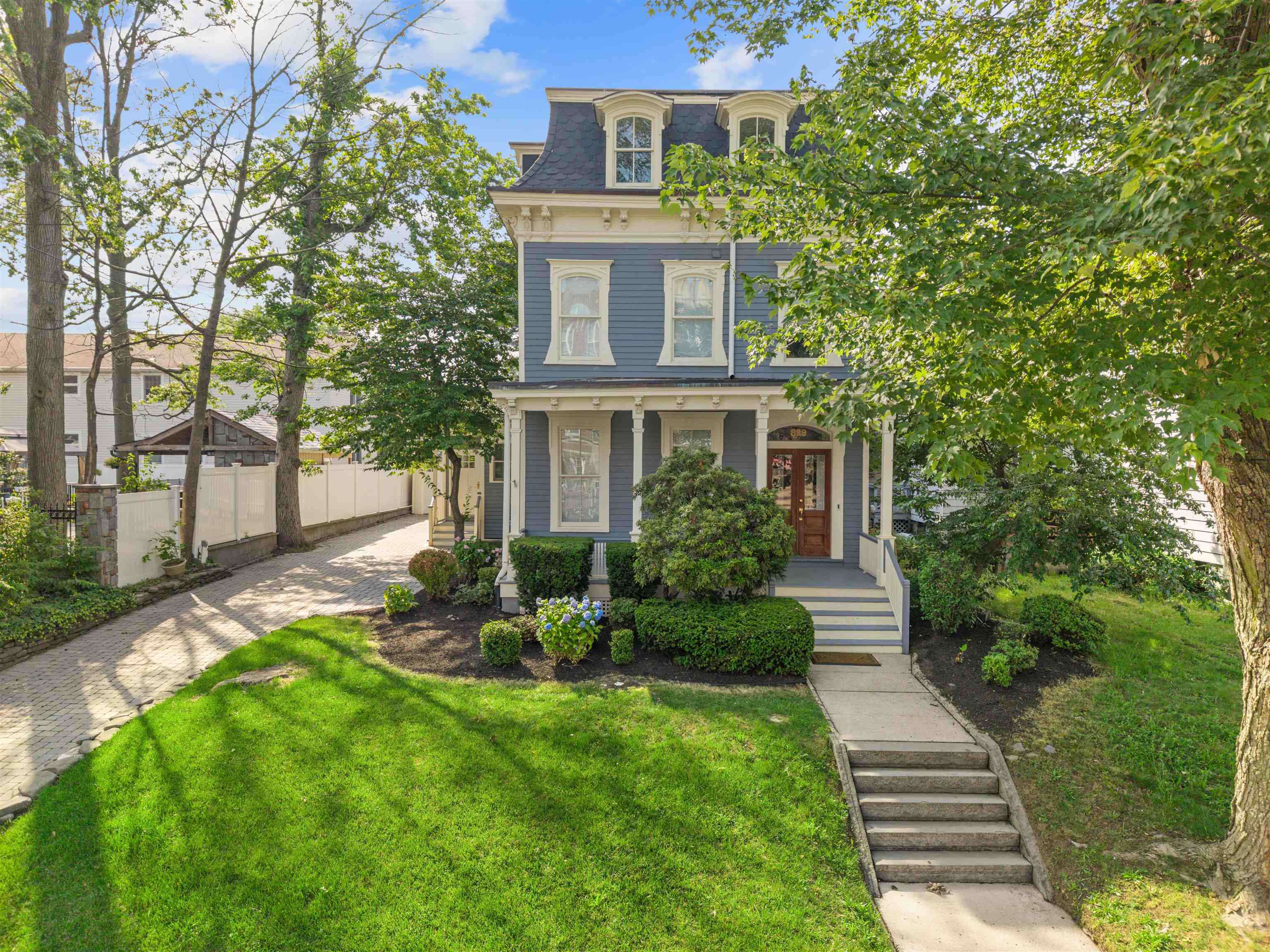 # 250012972 - For Rent in Bayonne NJ