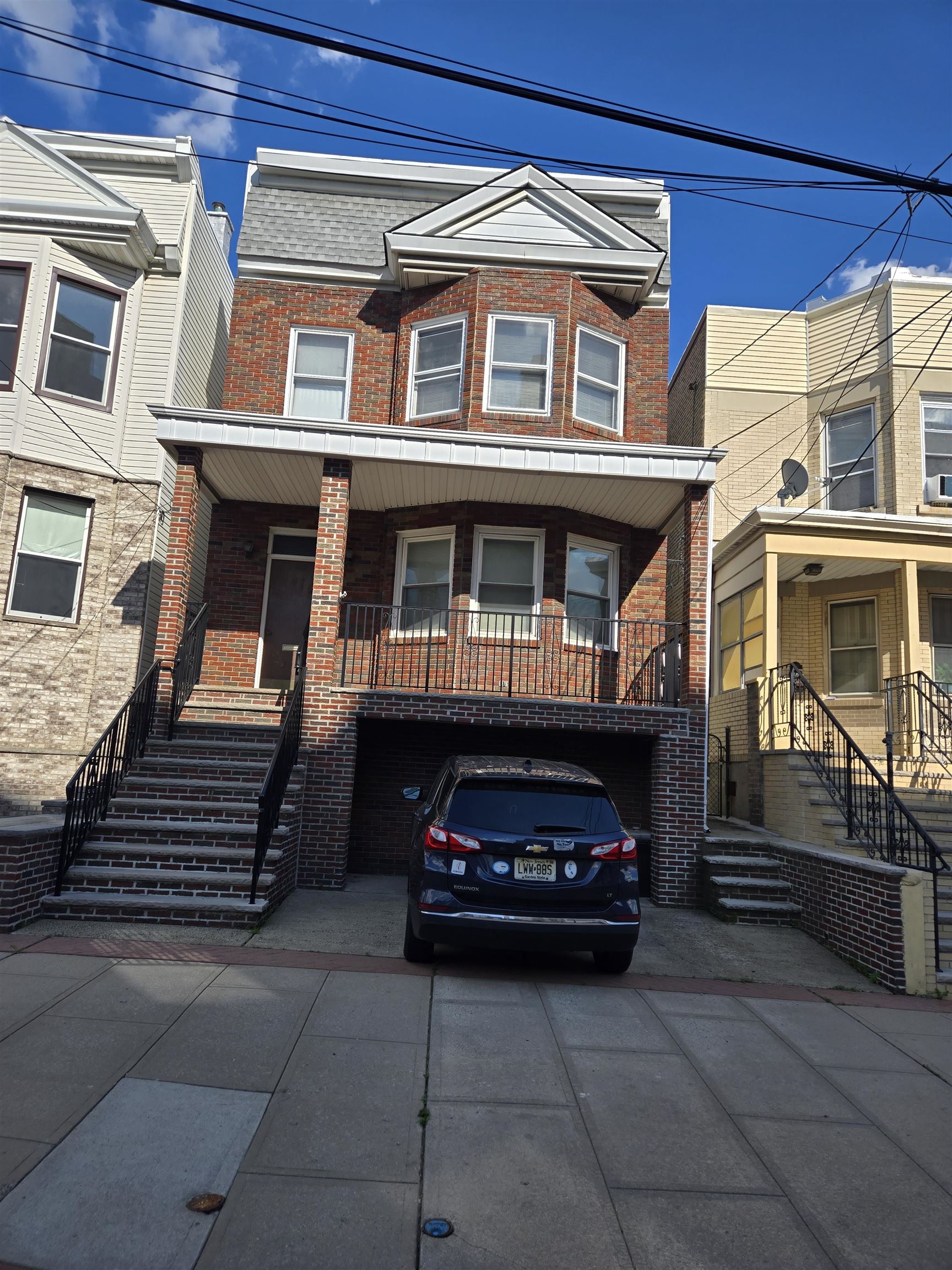 # 250013054 - For Rent in Union City NJ