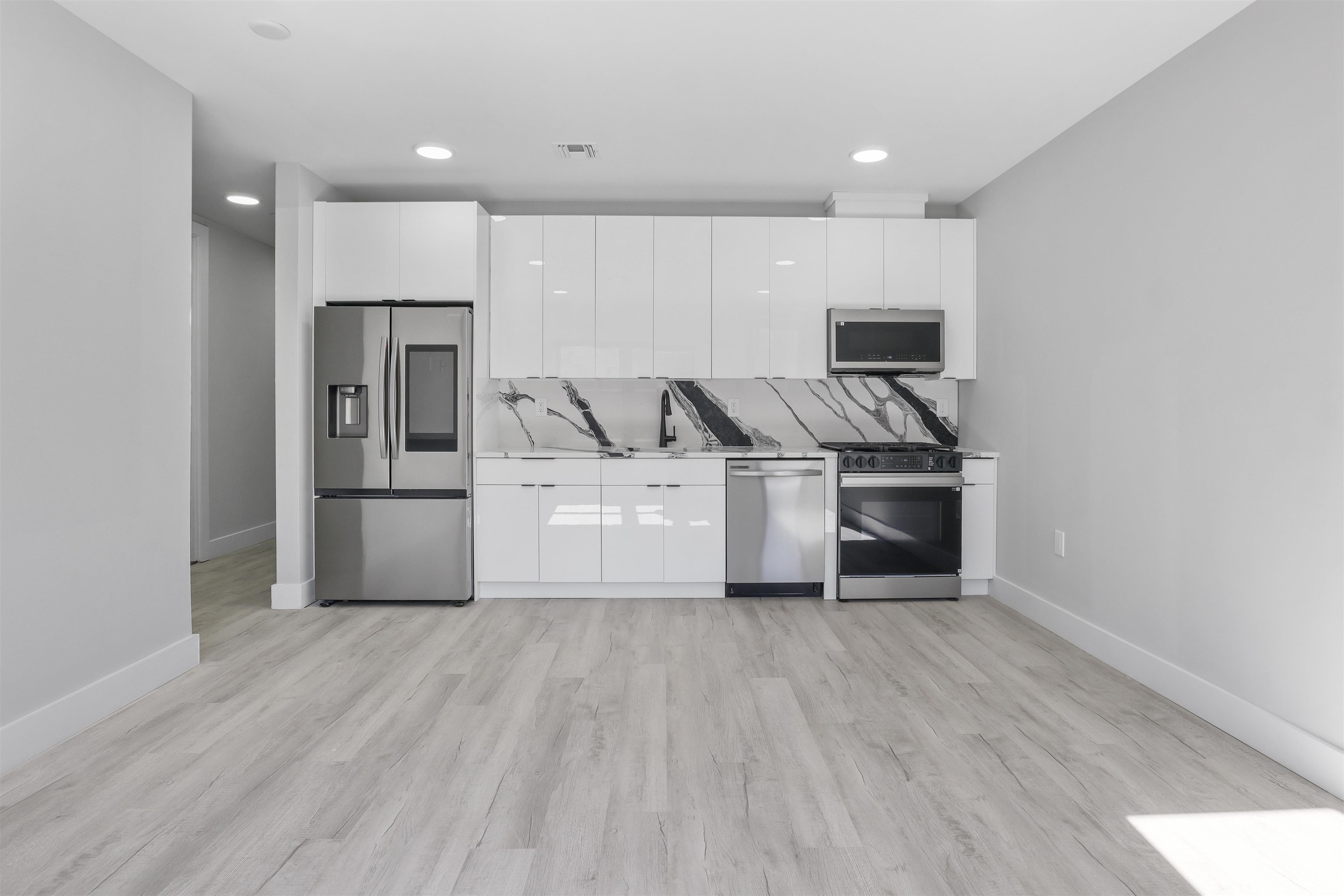 # 250013089 - For Rent in JERSEY CITY - West Bergen NJ