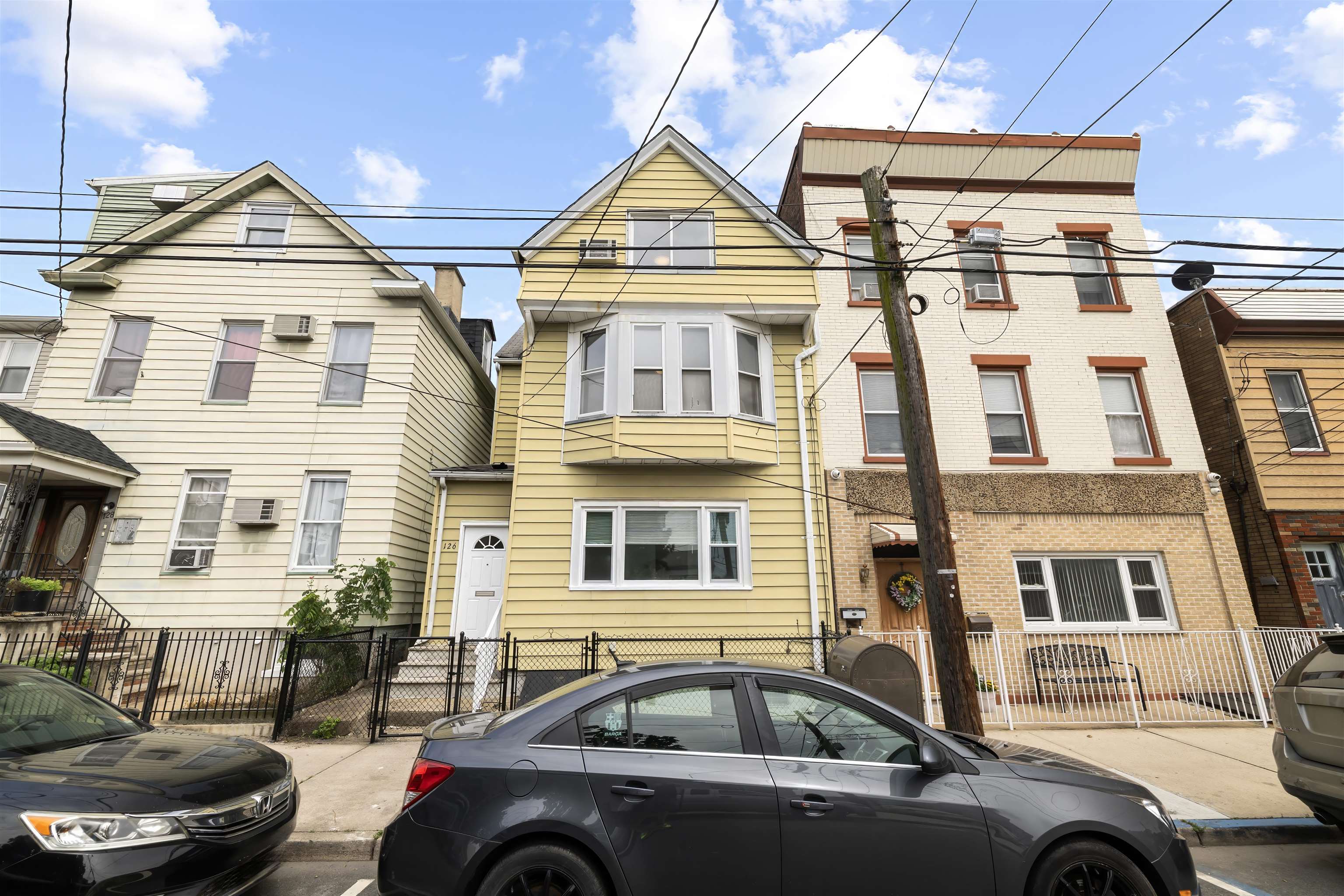 # 250013166 - For Rent in Harrison NJ