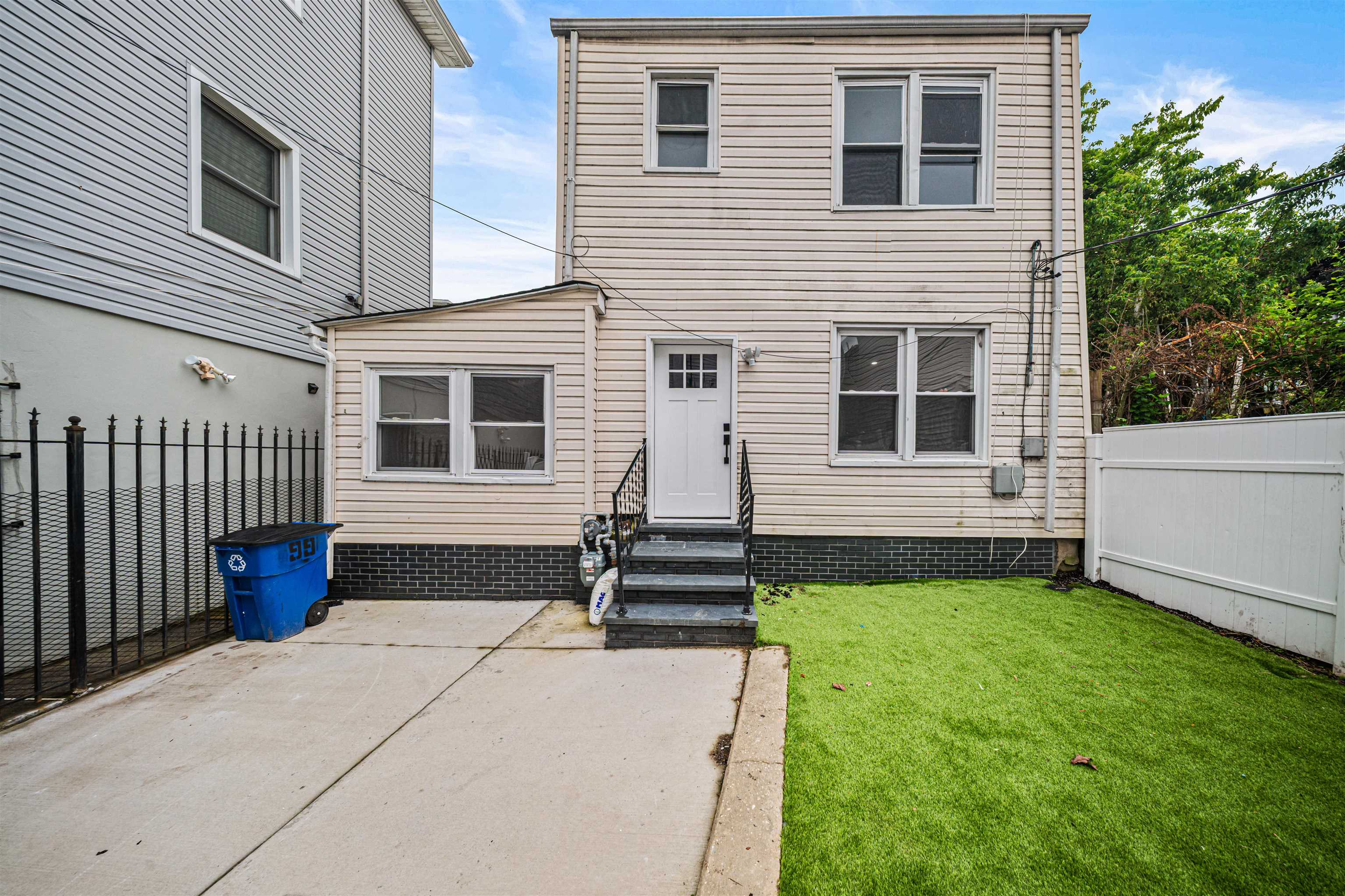 # 250013191 - For Rent in JERSEY CITY - Heights NJ