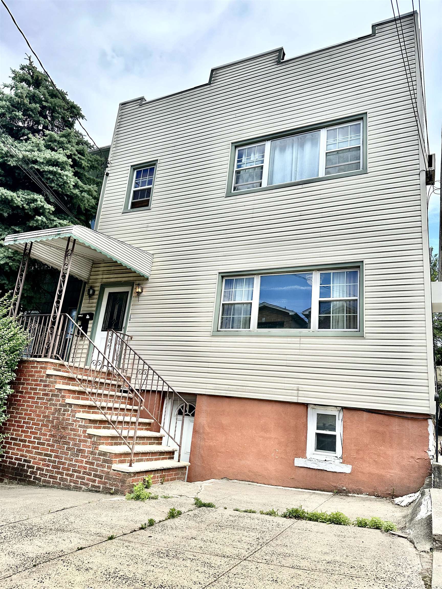 # 250013213 - For Rent in JERSEY CITY - Heights NJ