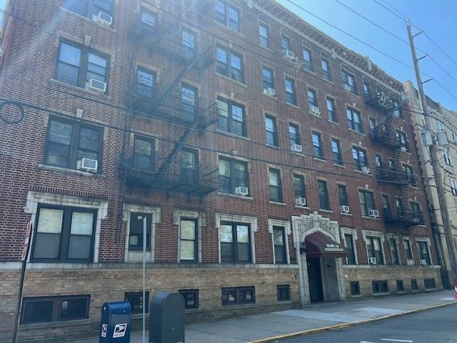 # 250013255 - For Rent in North Bergen NJ