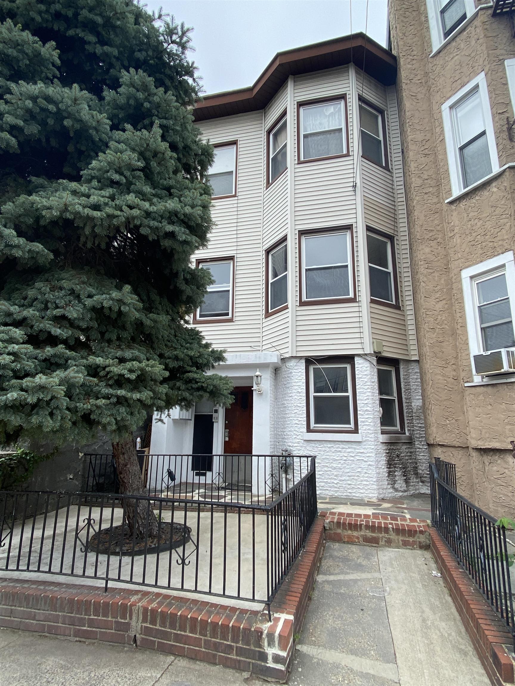 # 250013311 - For Rent in JERSEY CITY - Heights NJ