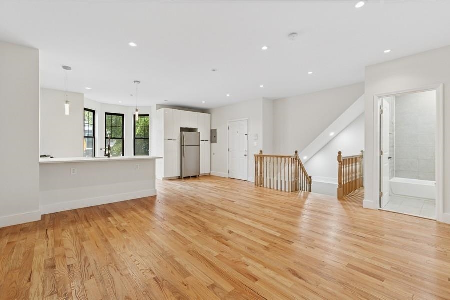 # 250013338 - For Rent in JERSEY CITY - Heights NJ