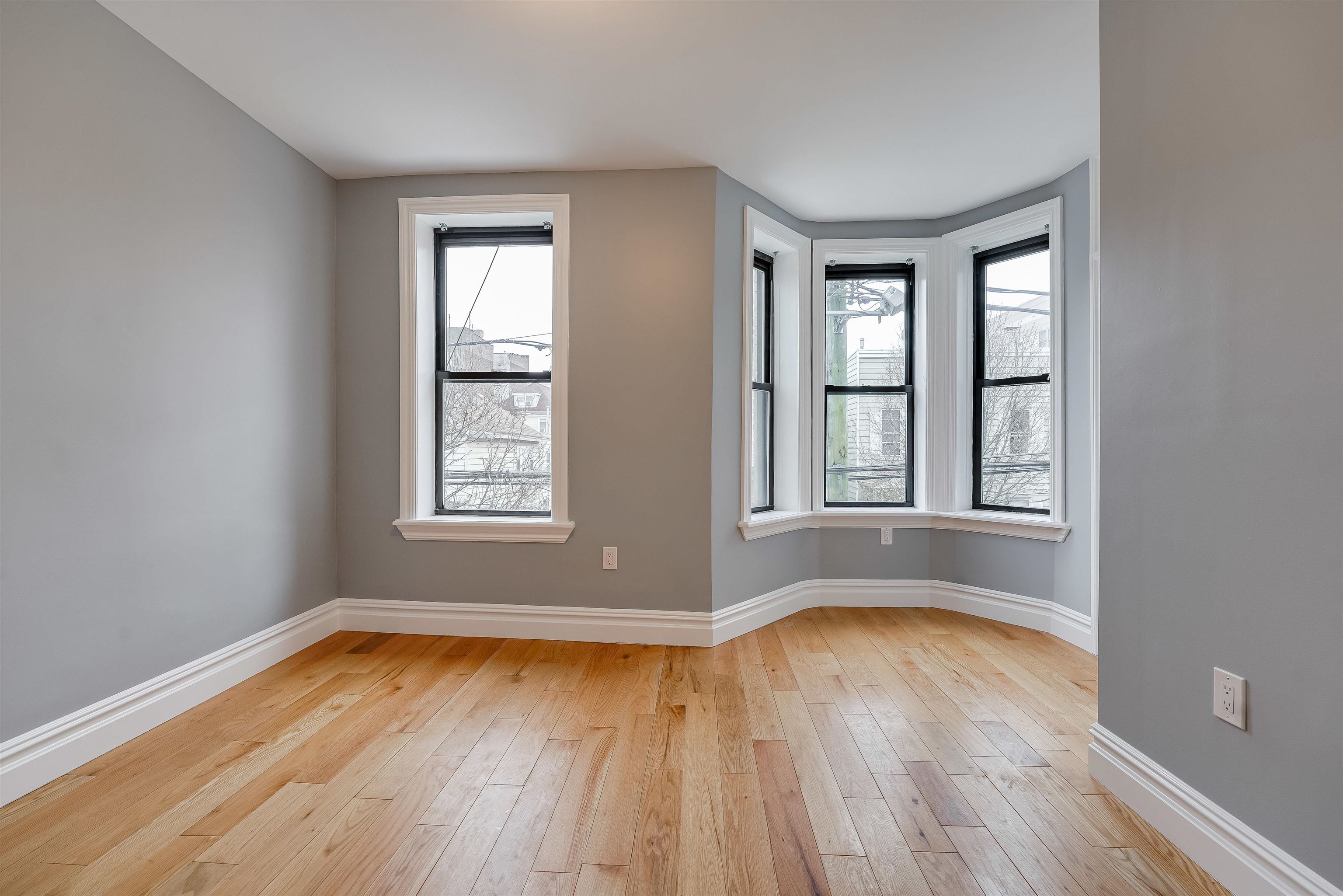 # 250013359 - For Rent in Union City NJ