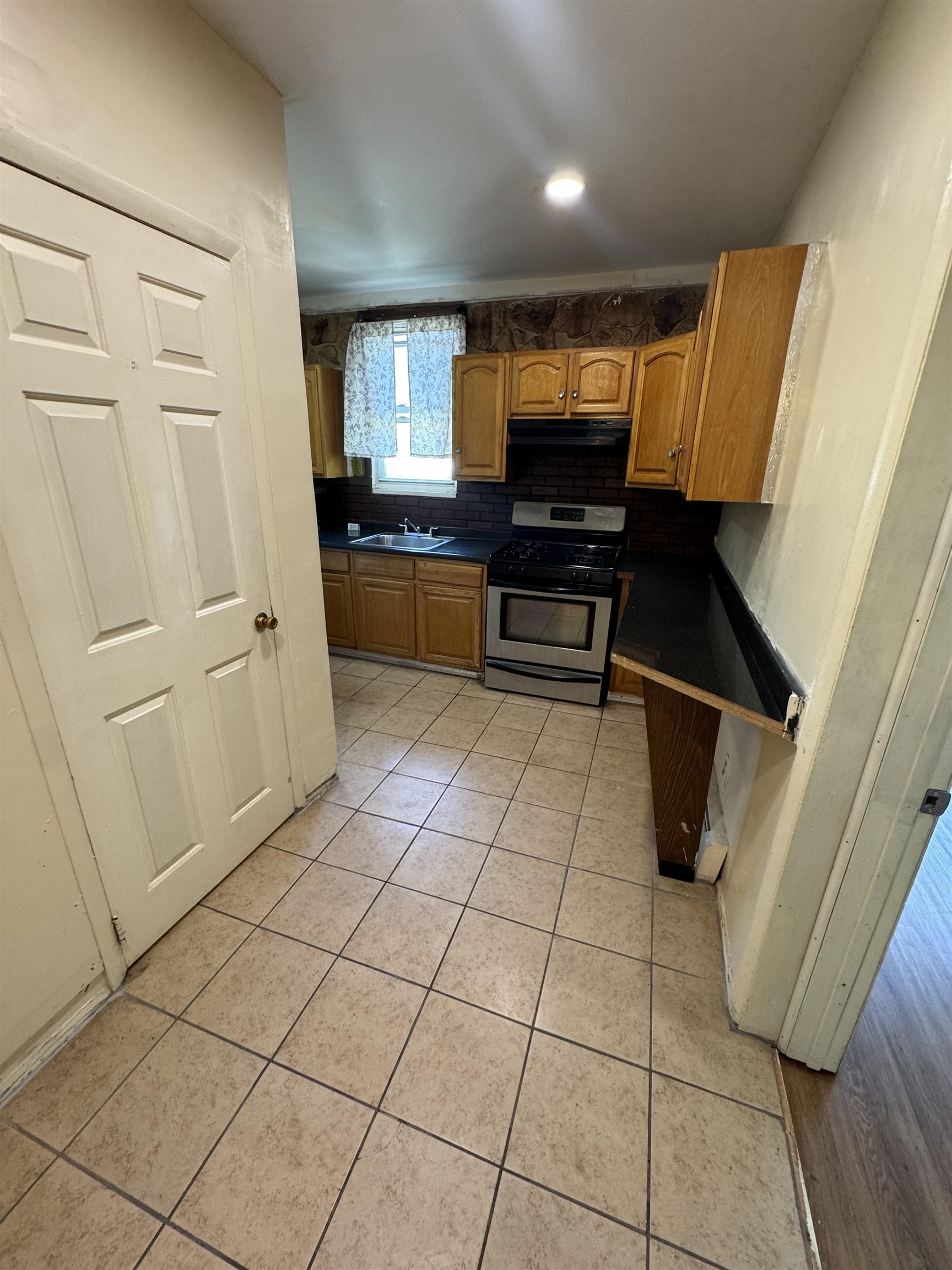 # 250013360 - For Rent in JERSEY CITY - Bergen-Lafayett NJ
