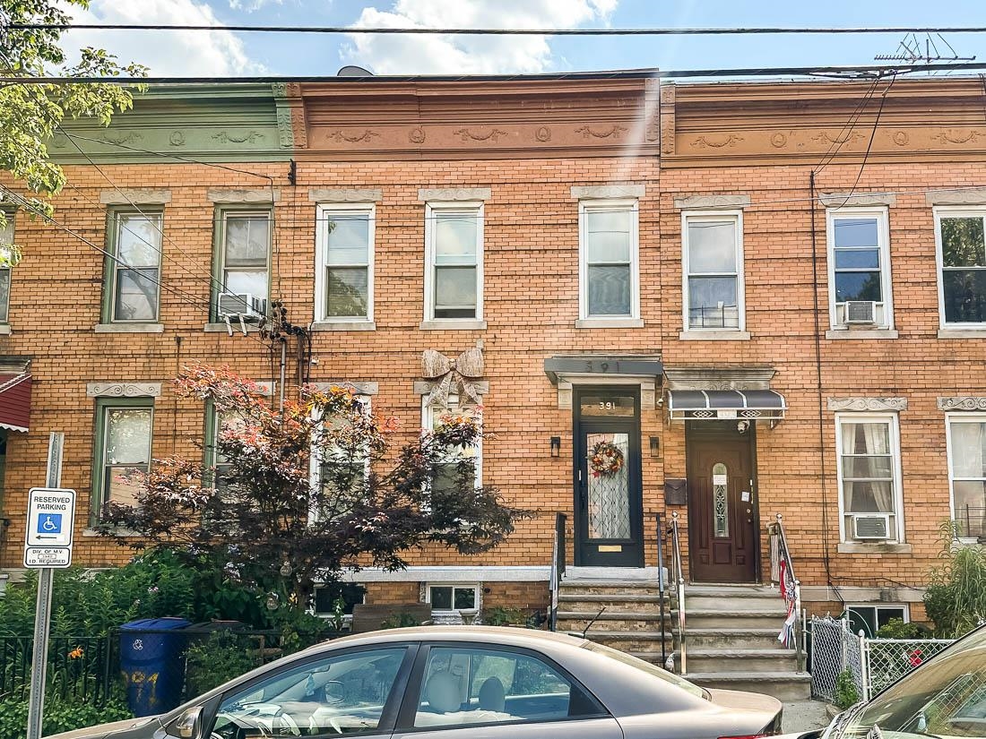 # 250013369 - For Rent in JERSEY CITY - West Bergen NJ