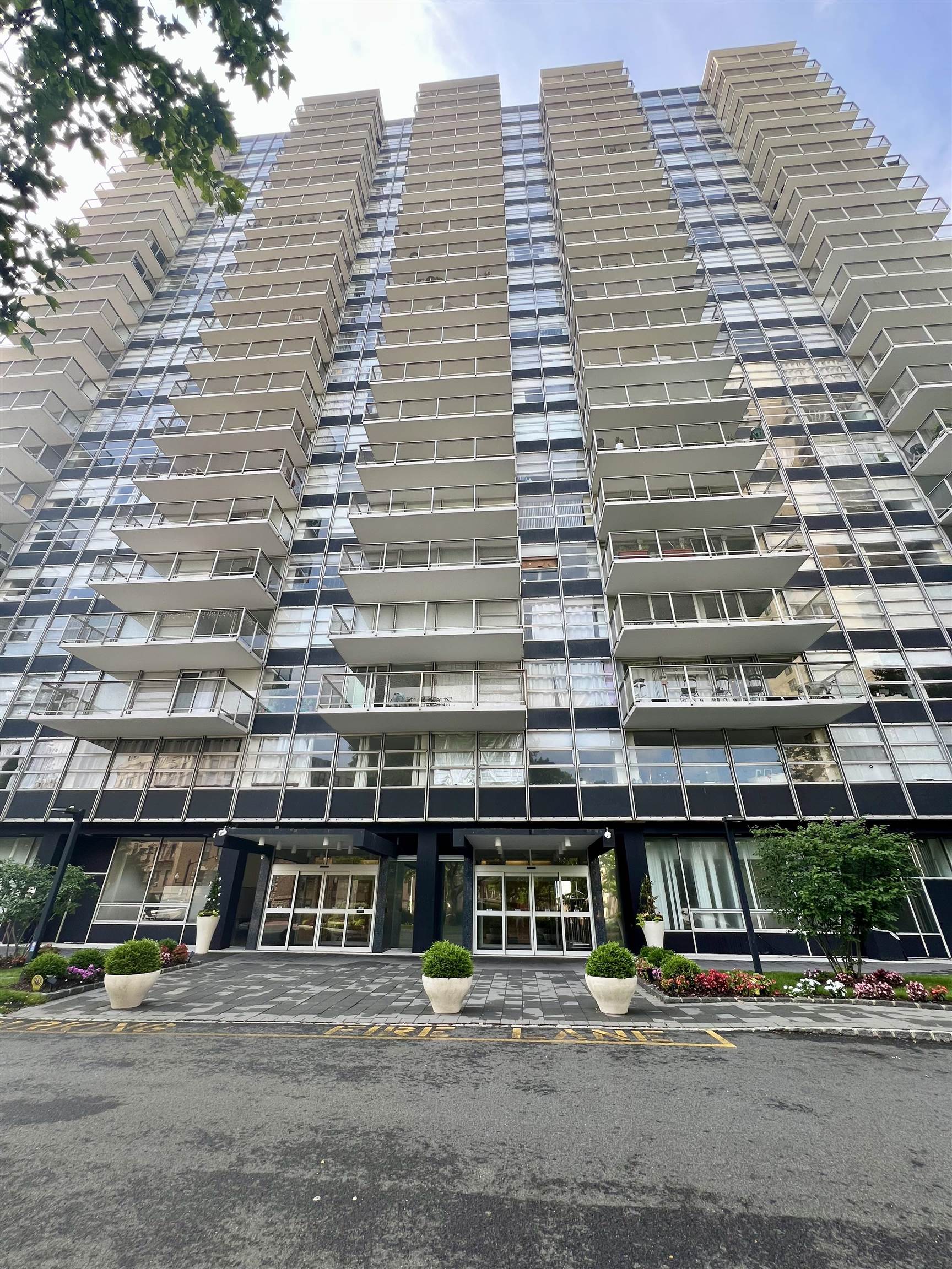 # 250013381 - For Rent in West New York NJ