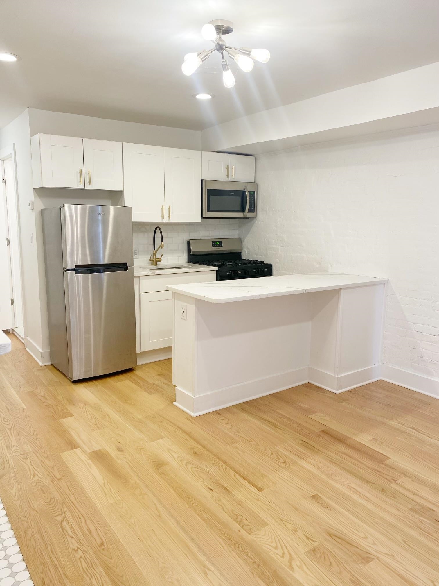 # 250013383 - For Rent in JERSEY CITY - Bergen-Lafayett NJ