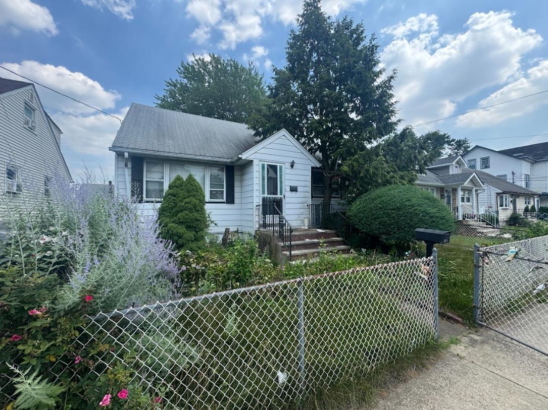 # 250013385 - For Rent in Paterson NJ