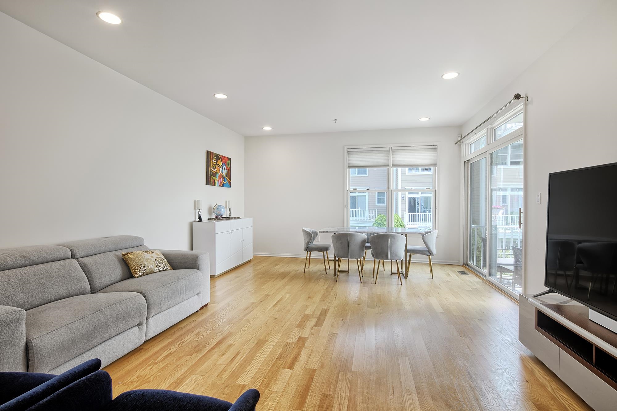 # 250013422 - For Rent in West New York NJ