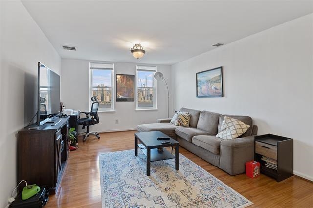 # 250013434 - For Rent in West New York NJ