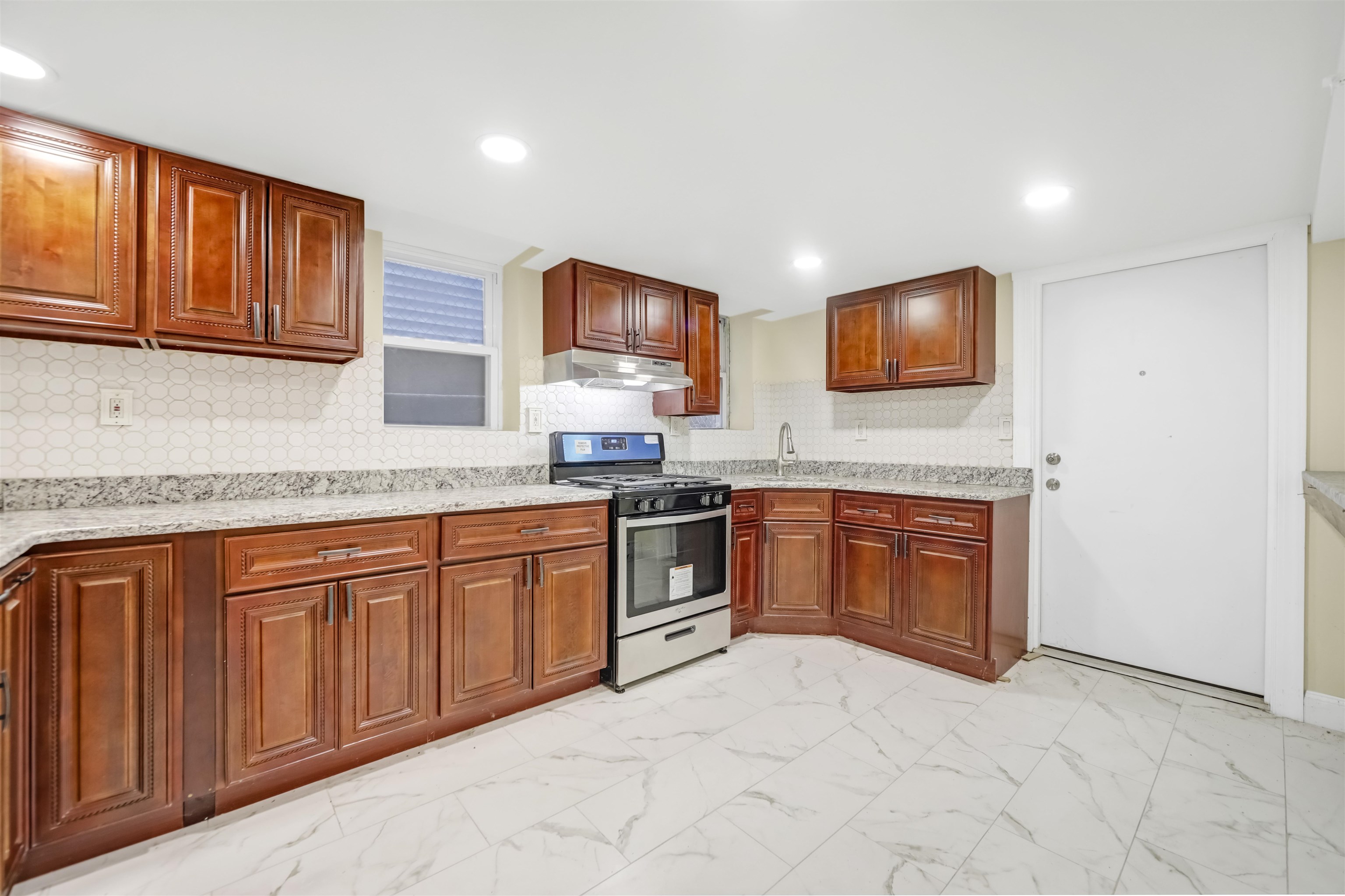 # 250013453 - For Rent in Union City NJ