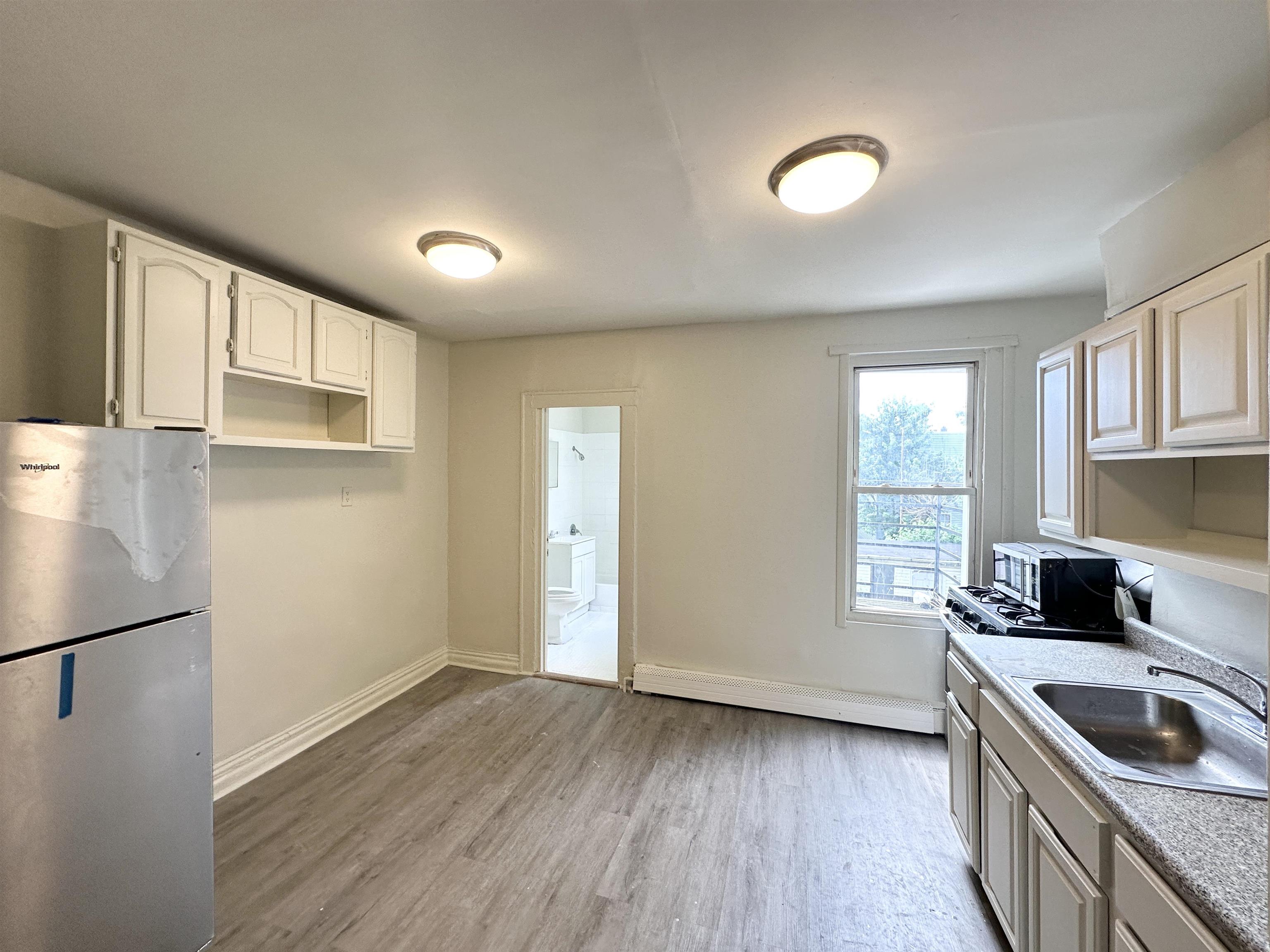 # 250013458 - For Rent in JERSEY CITY - Bergen-Lafayett NJ