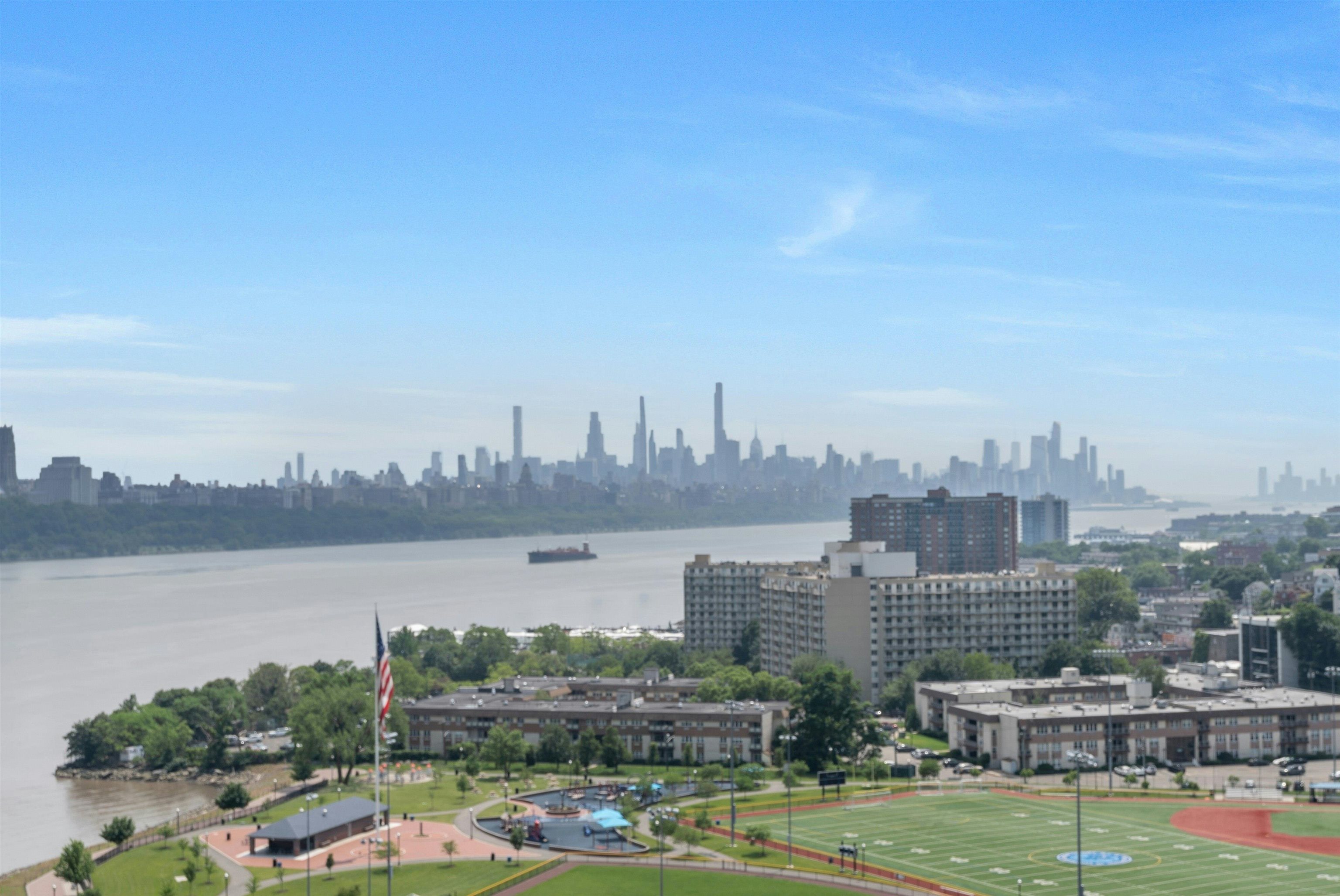 # 250013464 - For Rent in Edgewater NJ