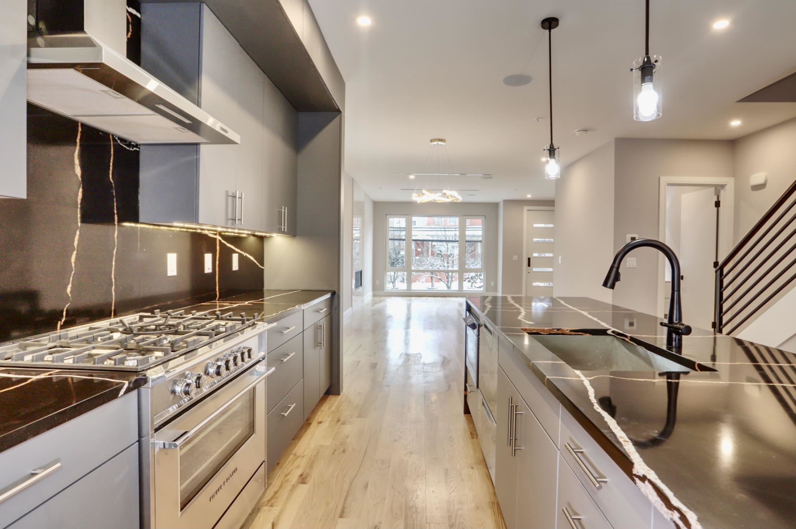 # 250013523 - For Rent in Cliffside Park NJ