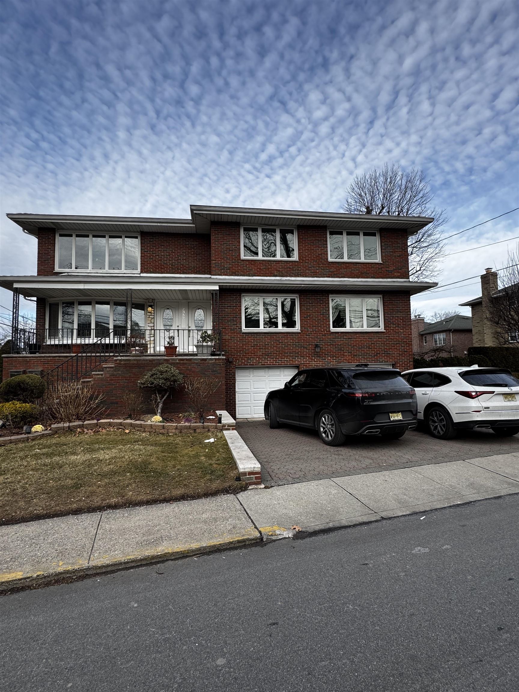 # 250013533 - For Rent in Fort Lee NJ