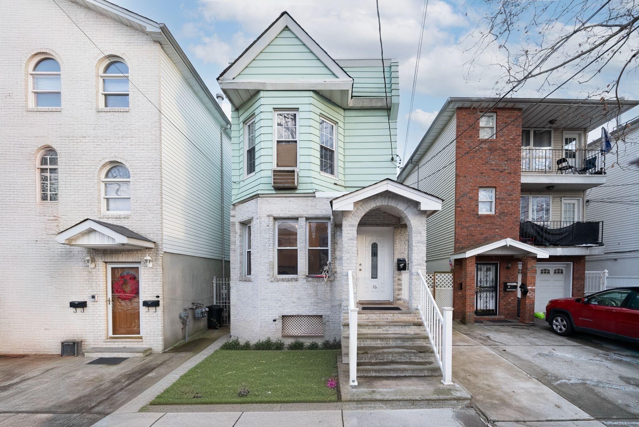 # 250013622 - For Rent in JERSEY CITY - West Bergen NJ