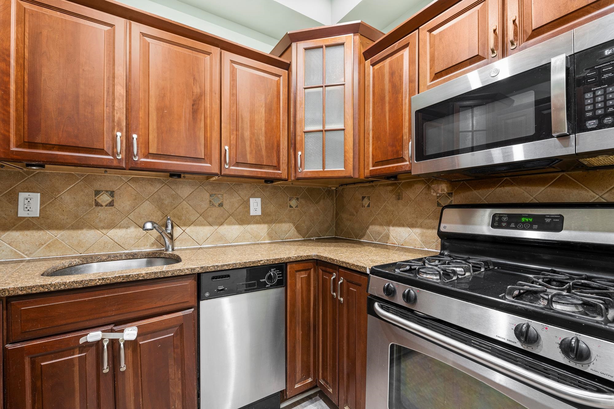 # 250013677 - For Rent in JERSEY CITY - Heights NJ