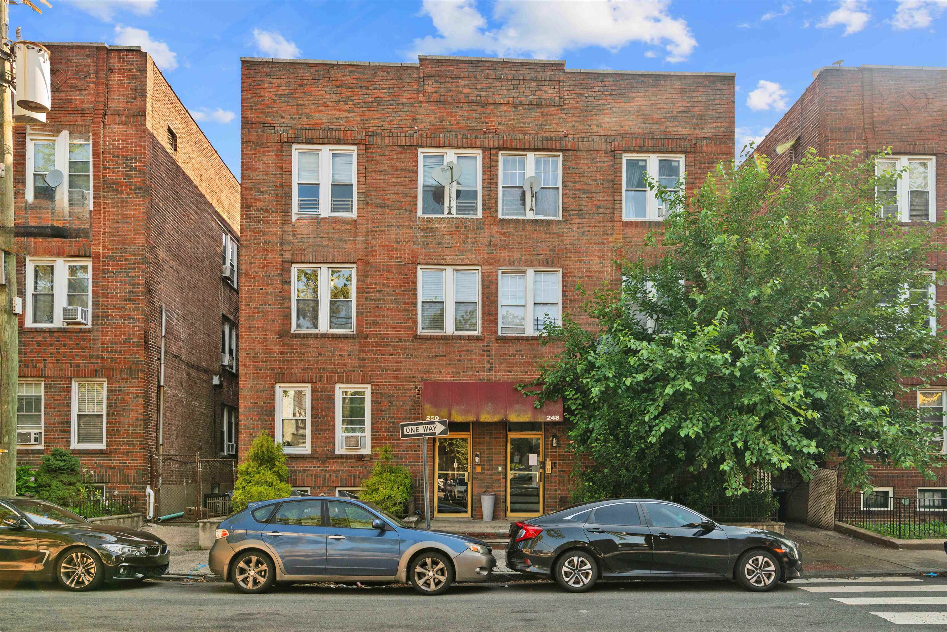 # 250013688 - For Rent in JERSEY CITY - West Bergen NJ