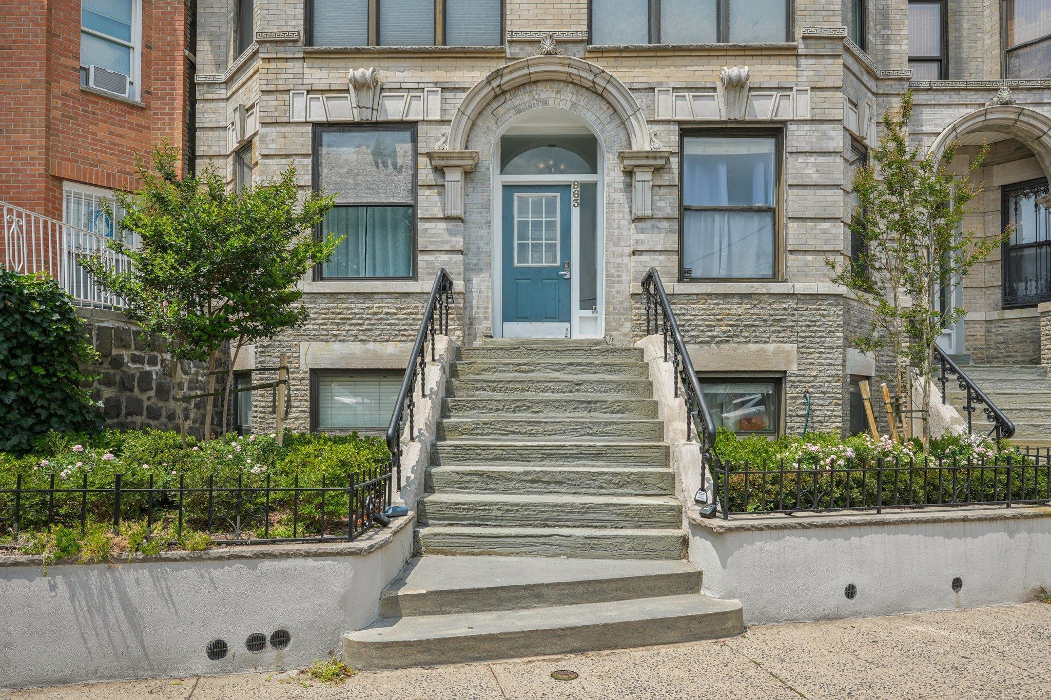 # 250013710 - For Rent in Weehawken NJ