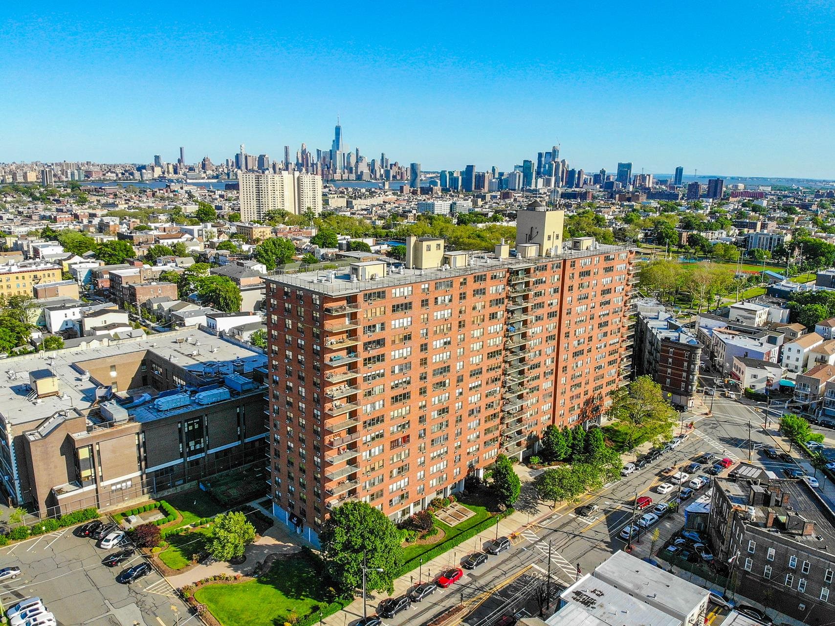 # 250013777 - For Rent in Union City NJ