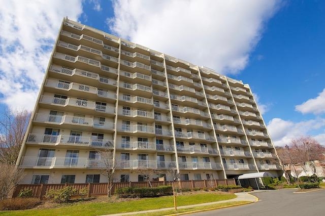 # 250013786 - For Rent in Edgewater NJ