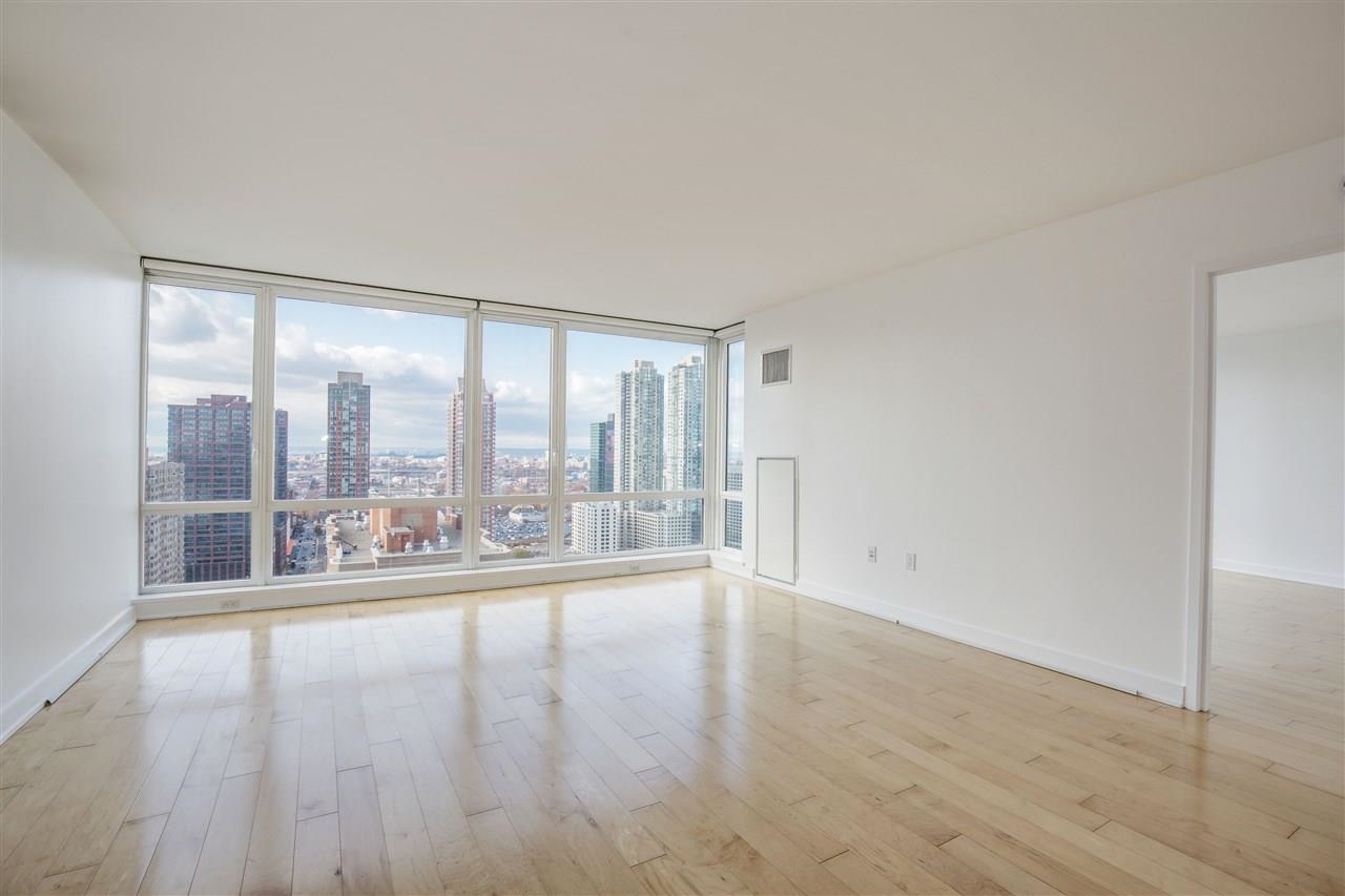 # 250013787 - For Rent in JERSEY CITY - Downtown NJ