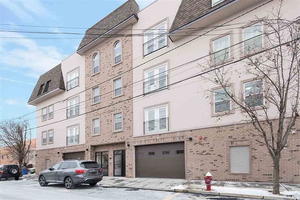 # 250013801 - For Rent in Guttenberg NJ