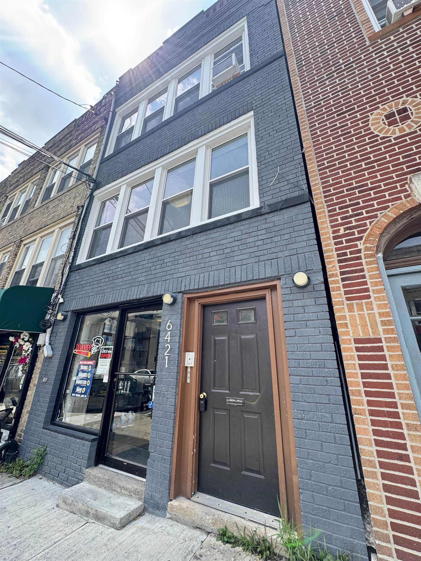 # 250013834 - For Rent in West New York NJ