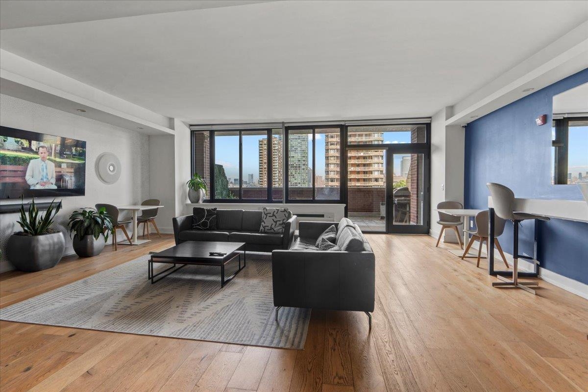 # 250013869 - For Rent in JERSEY CITY - Downtown NJ