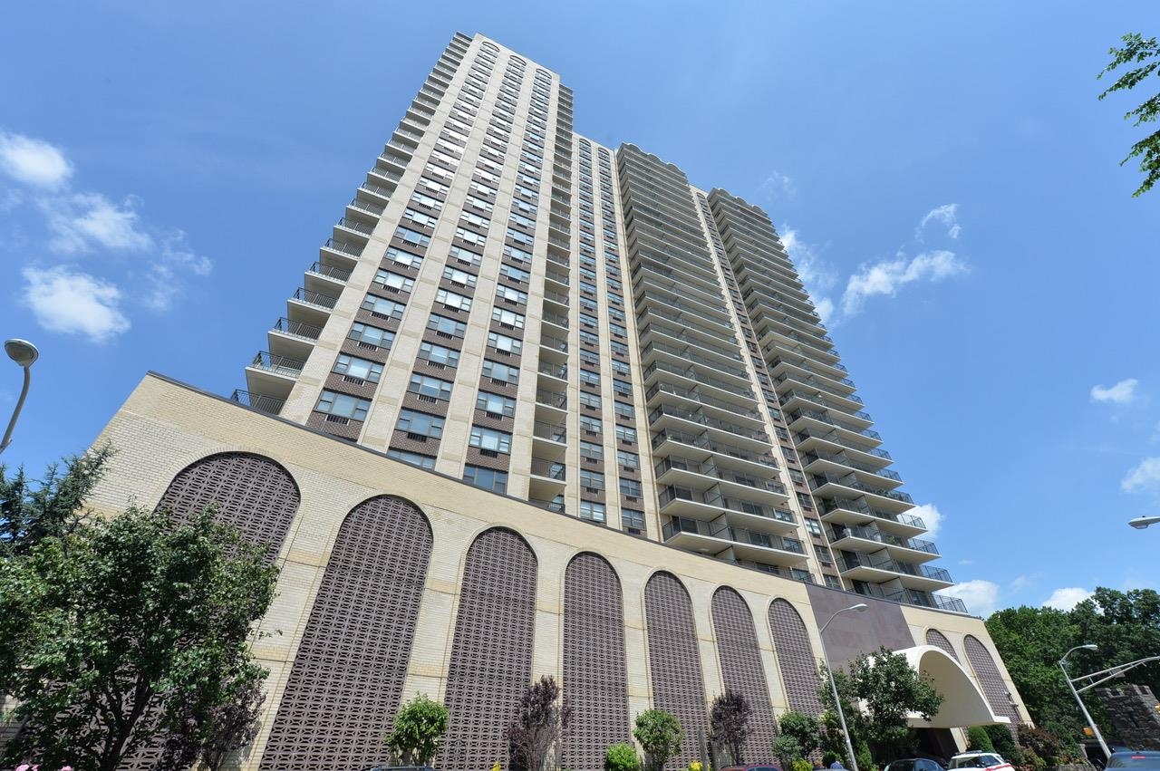# 250013870 - For Rent in North Bergen NJ