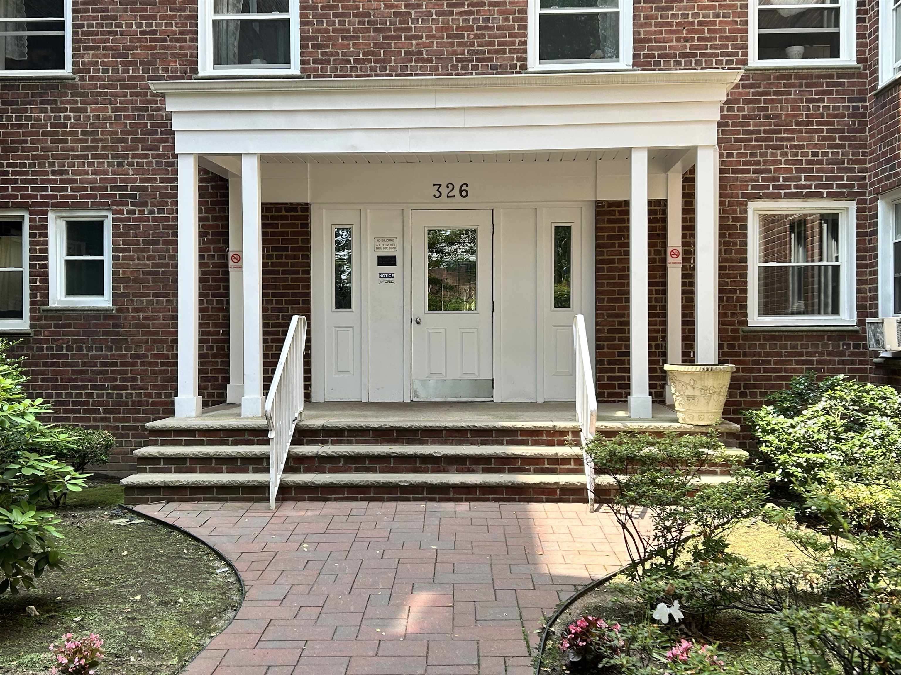 # 250013899 - For Rent in Fort Lee NJ