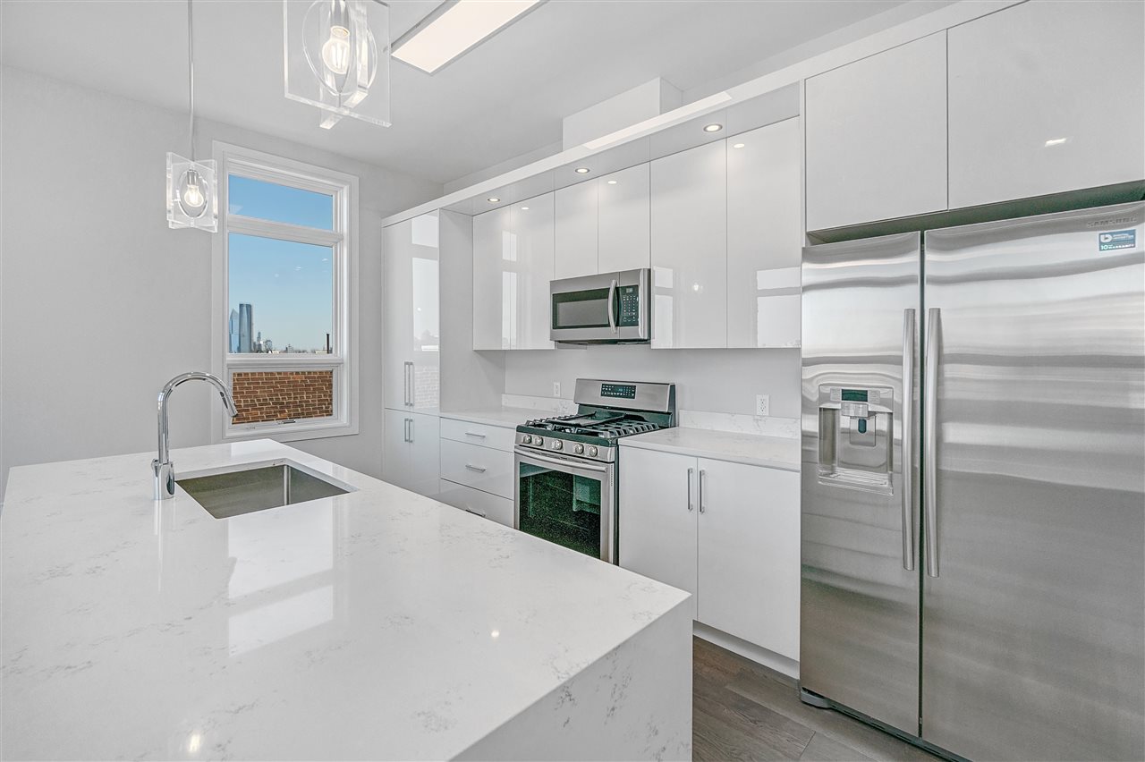 # 250013904 - For Rent in Union City NJ