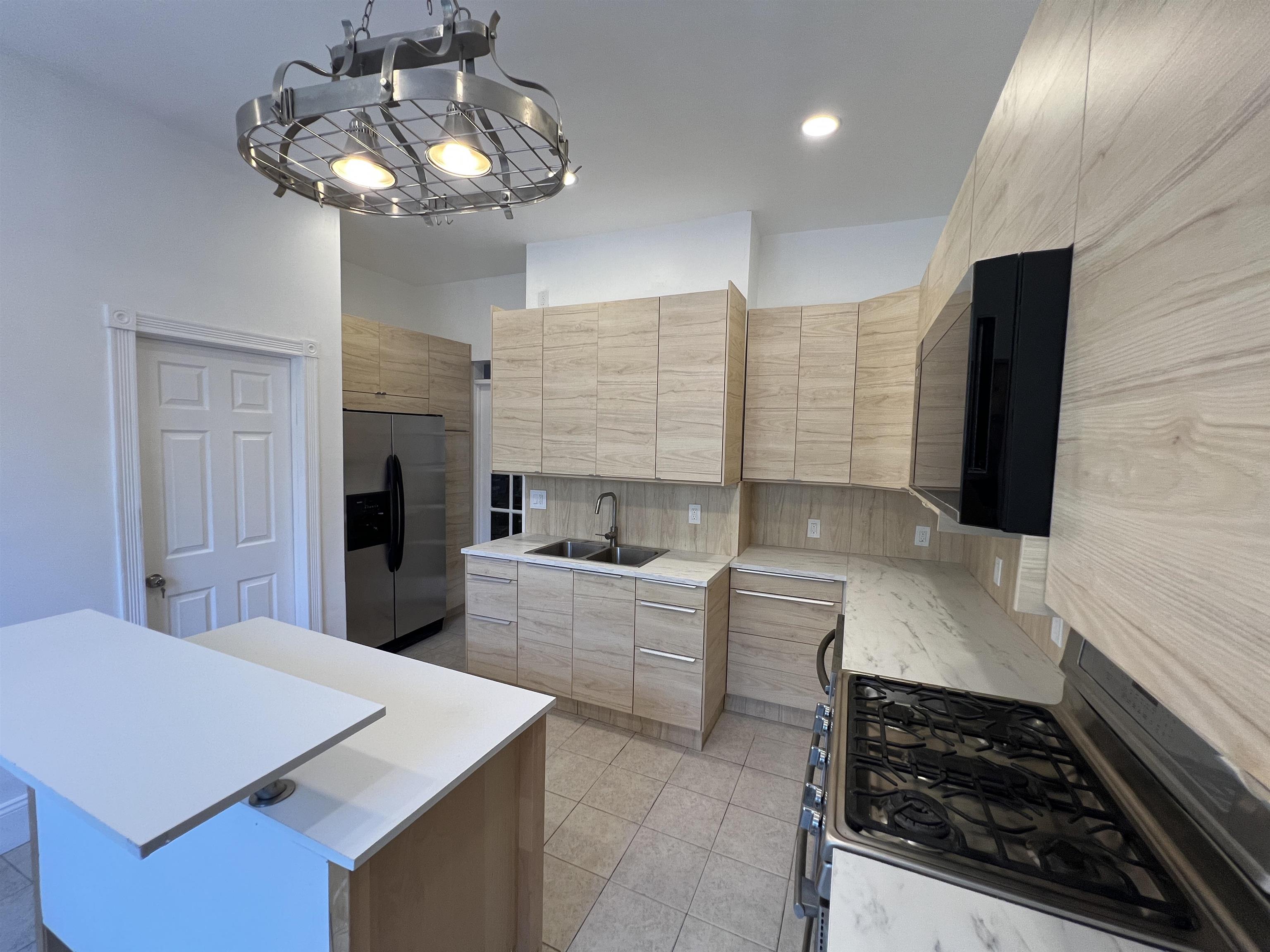 # 250013914 - For Rent in JERSEY CITY - Bergen-Lafayett NJ