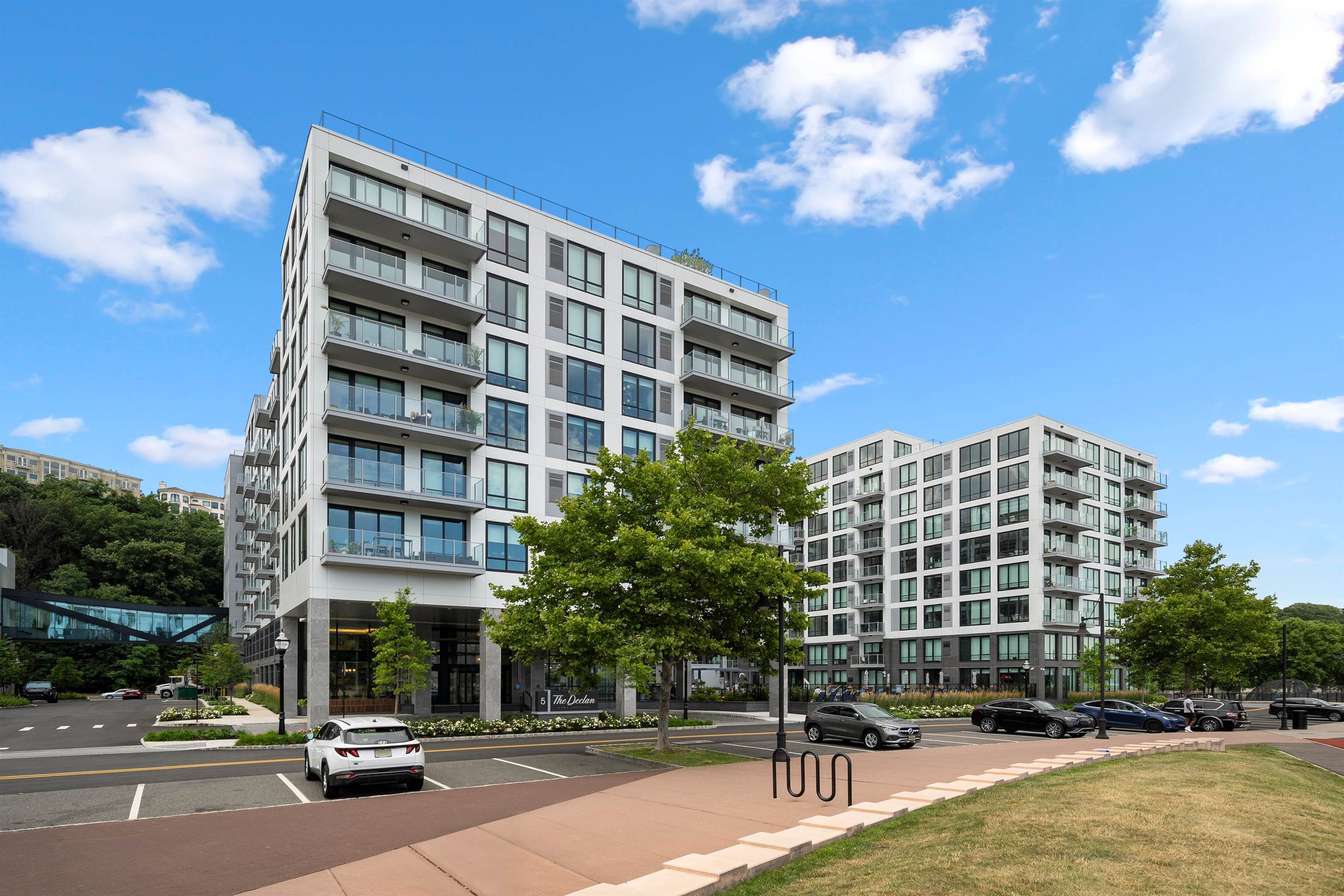 # 250013920 - For Rent in Weehawken NJ