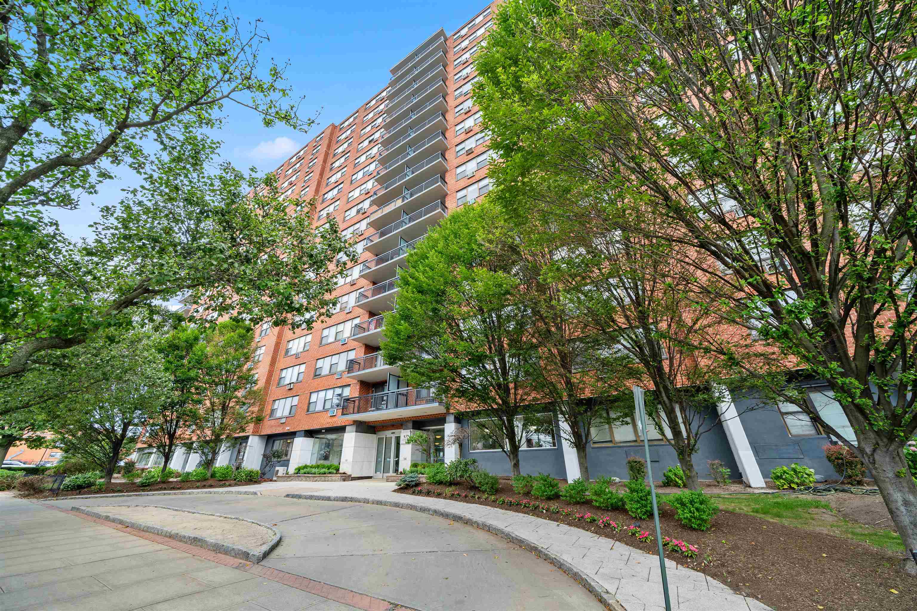 # 250013951 - For Rent in Union City NJ